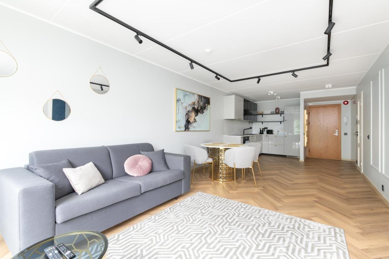 Central Rosi Art Deco Apartment With Parking Tallin Exterior foto