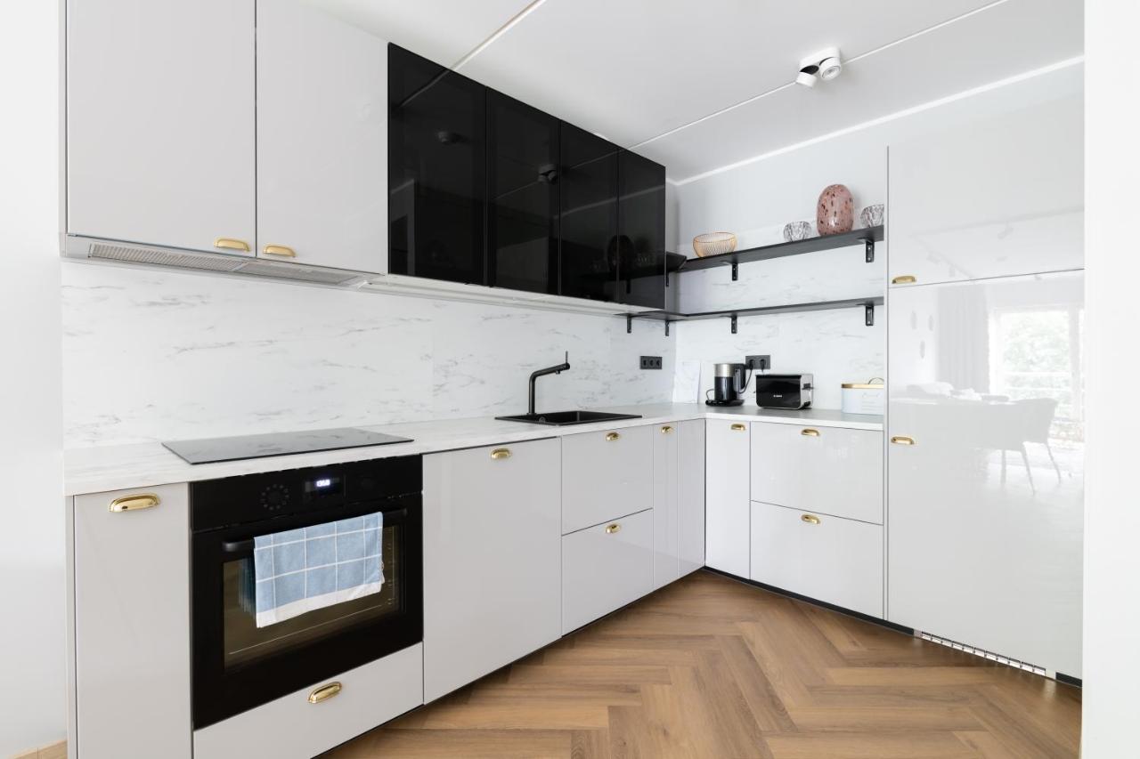 Central Rosi Art Deco Apartment With Parking Tallin Exterior foto