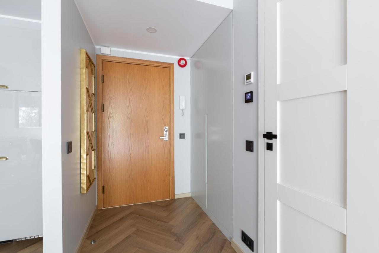 Central Rosi Art Deco Apartment With Parking Tallin Exterior foto